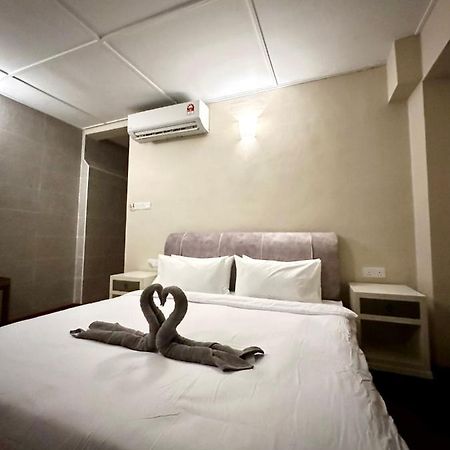 Madras Inn 58-1 Private Bathroom Джордж Таун Екстериор снимка