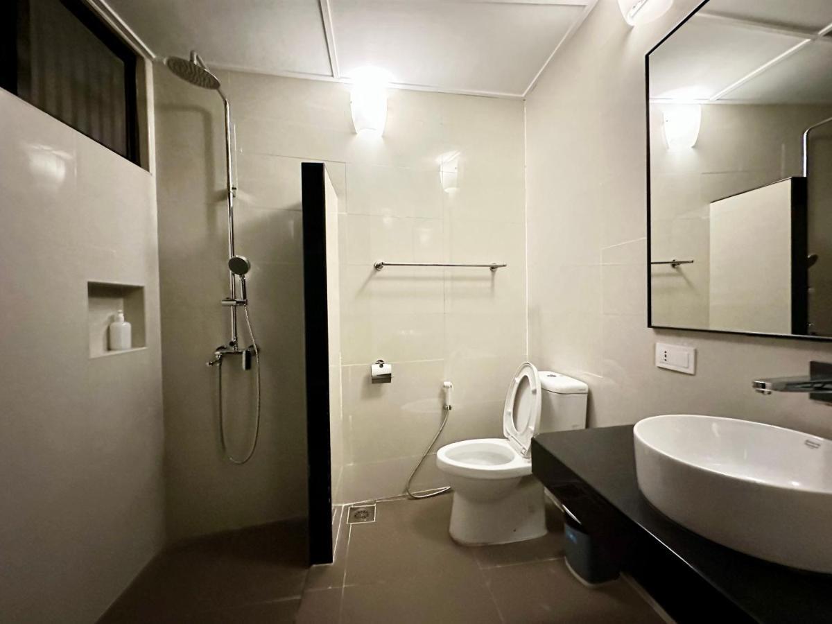 Madras Inn 58-1 Private Bathroom Джордж Таун Екстериор снимка