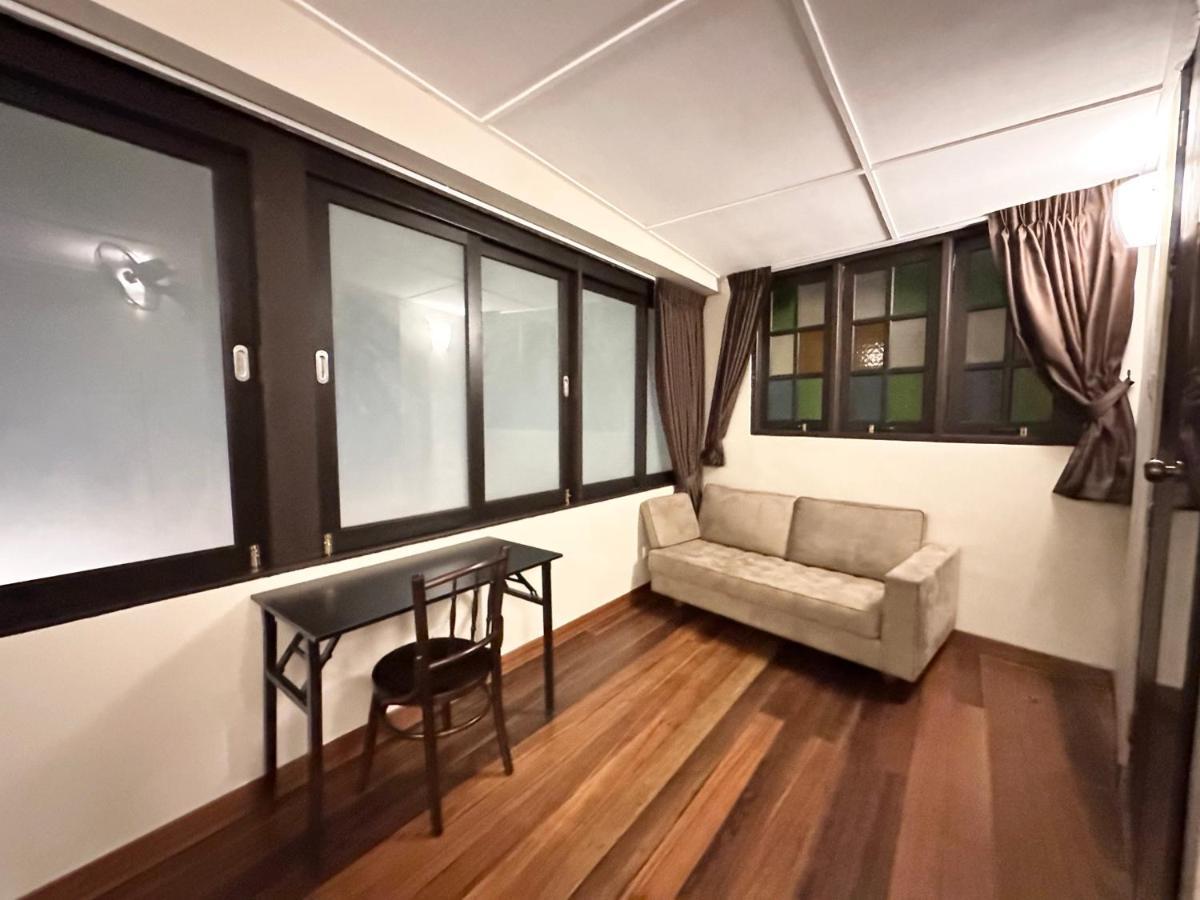 Madras Inn 58-1 Private Bathroom Джордж Таун Екстериор снимка