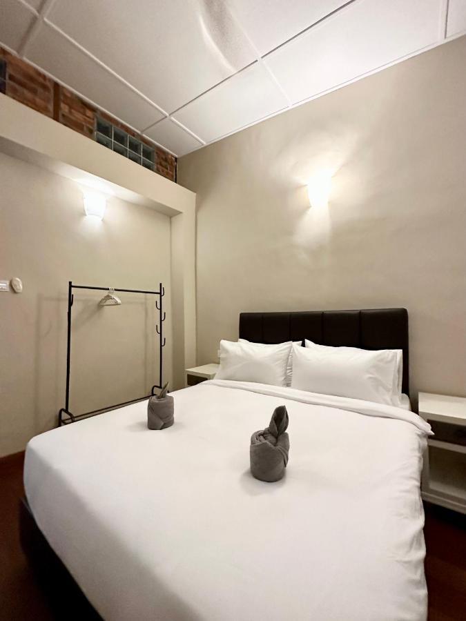 Madras Inn 58-1 Private Bathroom Джордж Таун Екстериор снимка