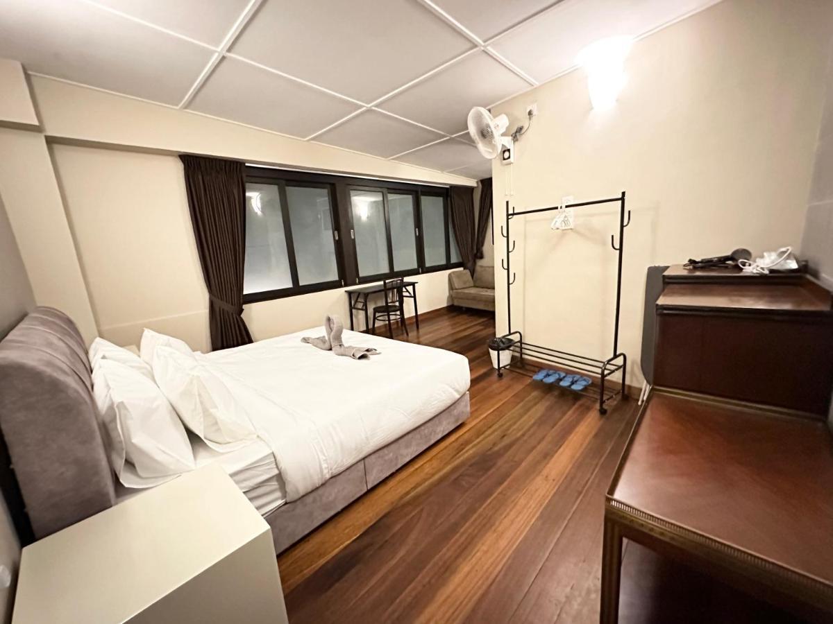 Madras Inn 58-1 Private Bathroom Джордж Таун Екстериор снимка