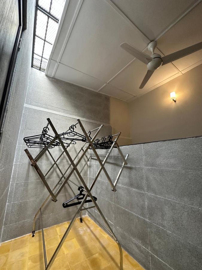 Madras Inn 58-1 Private Bathroom Джордж Таун Екстериор снимка