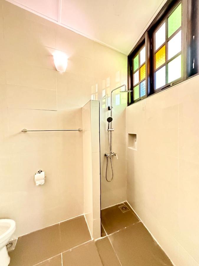 Madras Inn 58-1 Private Bathroom Джордж Таун Екстериор снимка