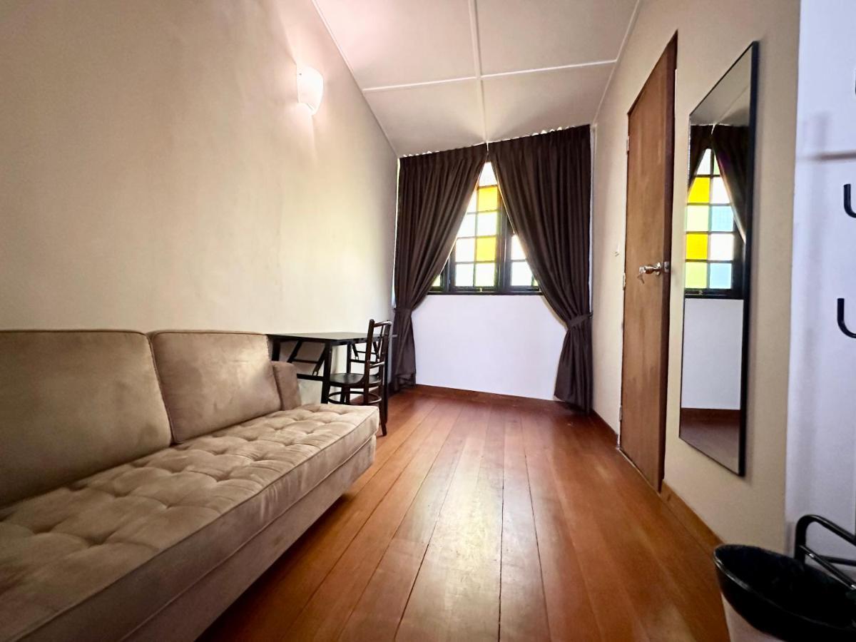 Madras Inn 58-1 Private Bathroom Джордж Таун Екстериор снимка