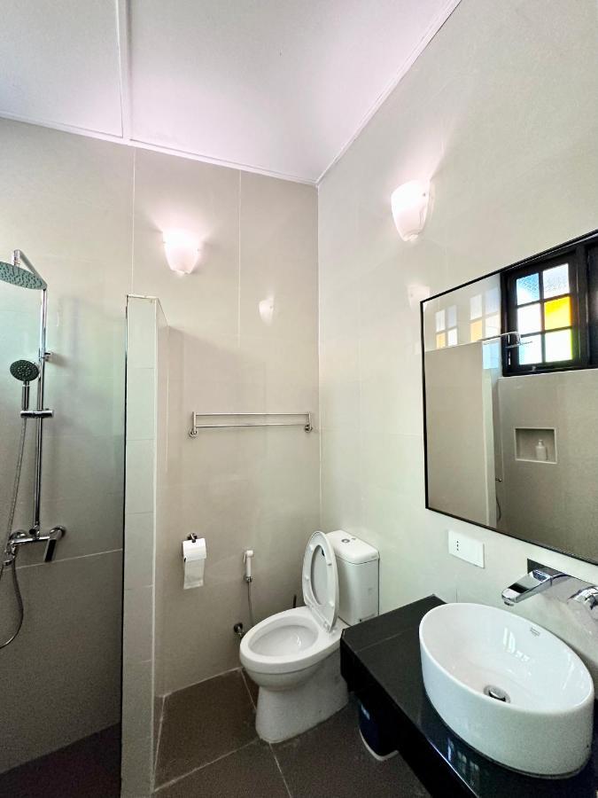 Madras Inn 58-1 Private Bathroom Джордж Таун Екстериор снимка